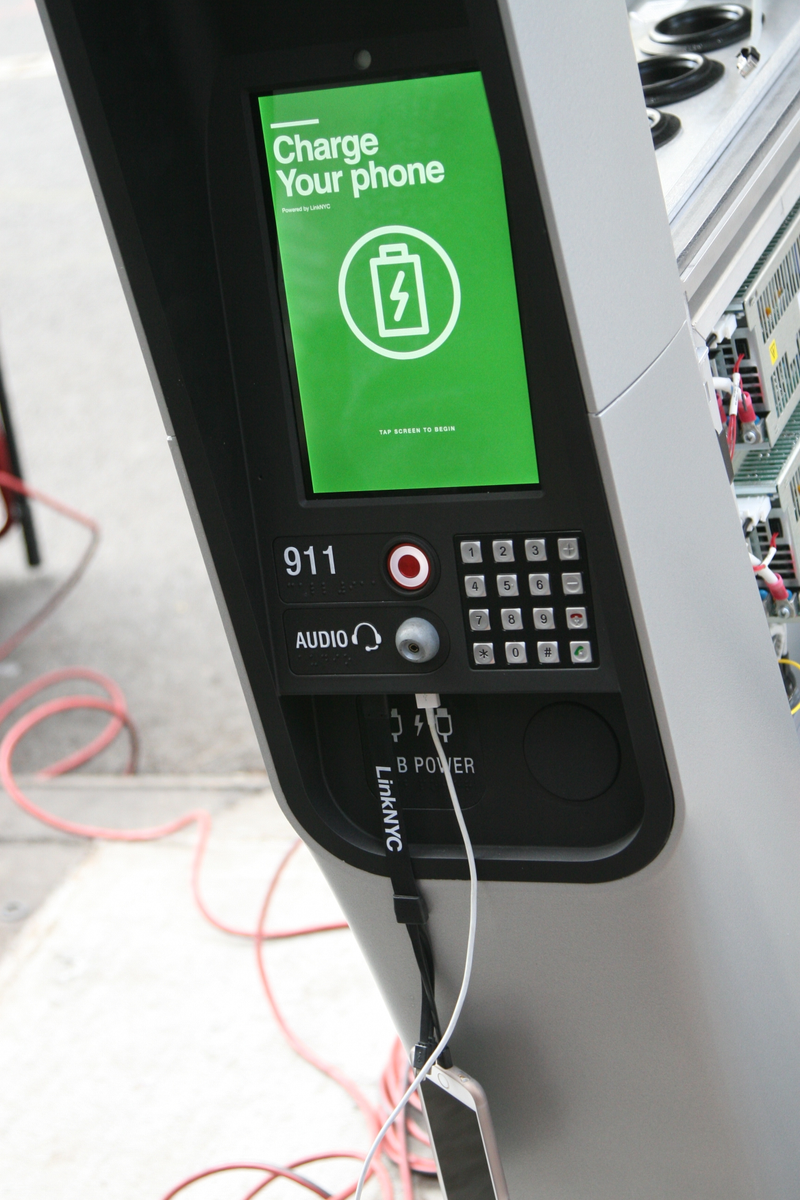 Illustration for article titled NYC's New Gigabit Wifi Hotspots Work Like Payphones From the Future